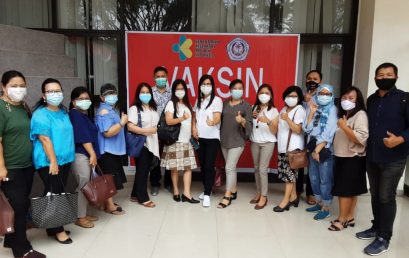 Dosen dan Staf FIB Unsrat melaksanakan Vaksinasi Covid-19 Tahap 1